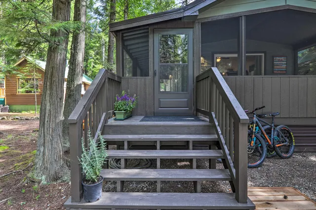 West Glacier Bear Cabin
