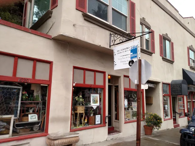 Feathered Nest Fair Oaks