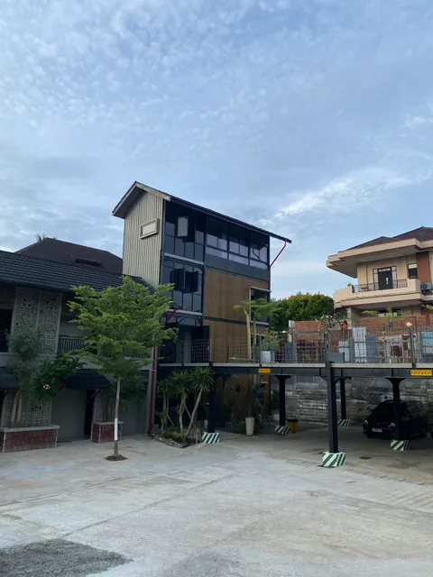 LINDSWELL LIVING SUDIRMAN