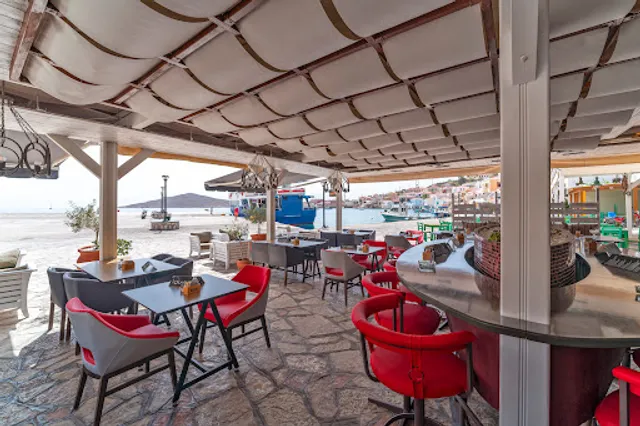 La Piazza Cafe and Bar