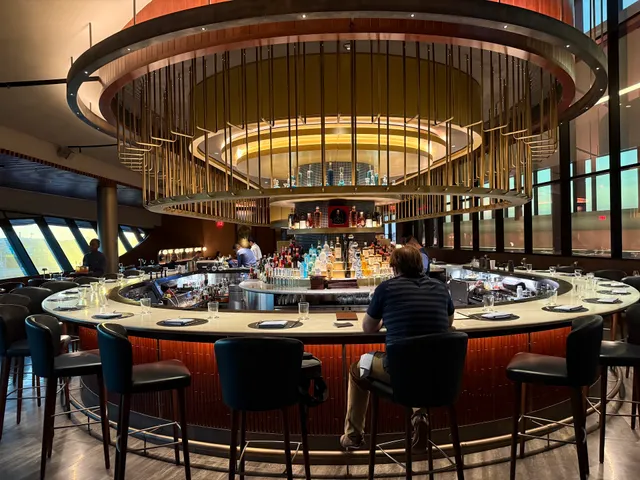 Delta Sky Club (E13)