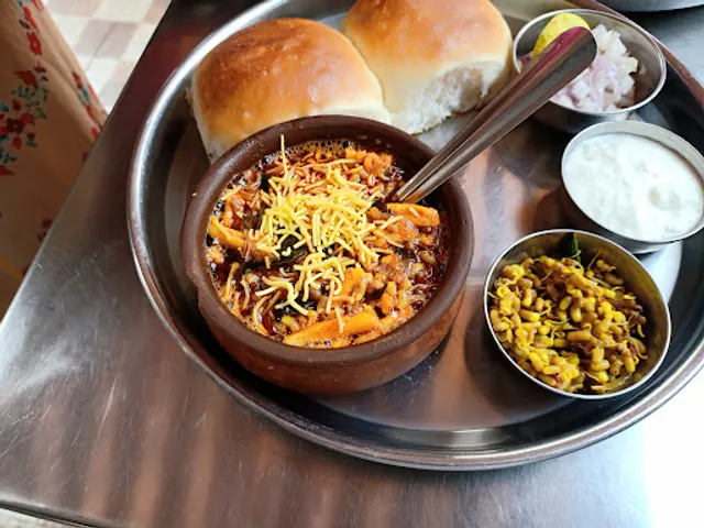 Shardanand Special Kolhapuri Misal Bhel