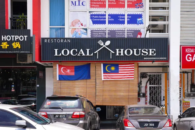 Local House Mount Austin