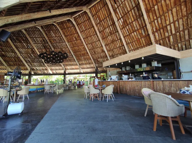 Roosterfish Beach Club