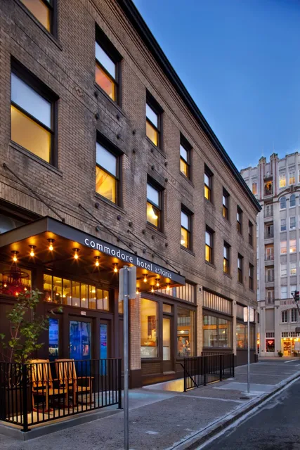 Selina Commodore Astoria