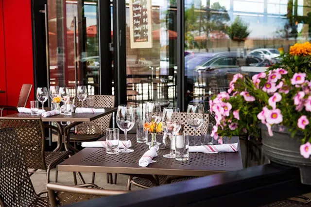 Viale Pizza & Kitchen