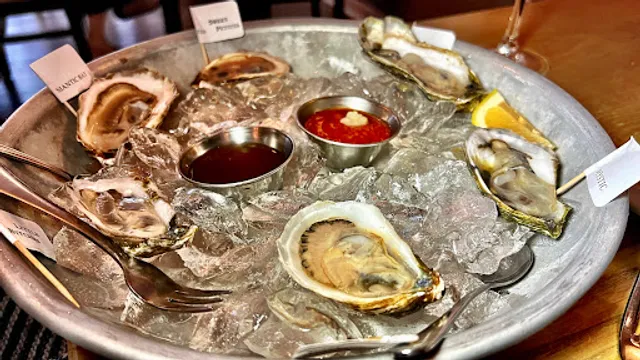 Liv's Oyster Bar & Restaurant