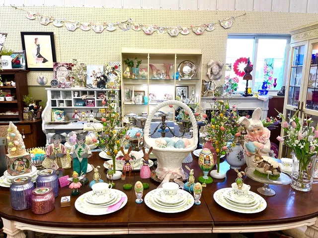 Clarence Hollow Antique Mall & Bonadio Country Store