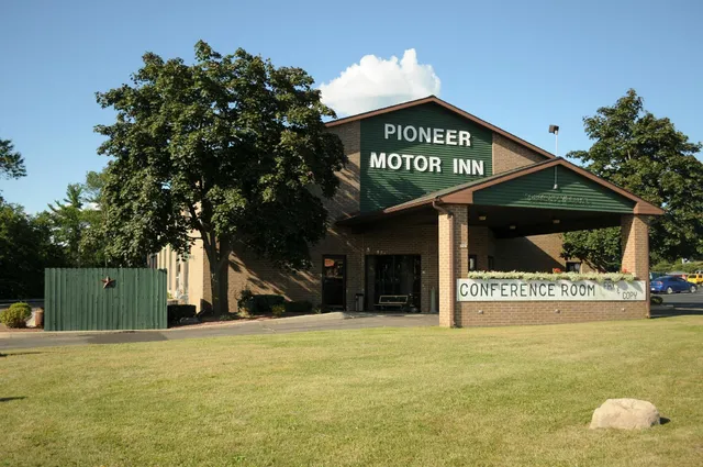 Pioneer Motor Inn