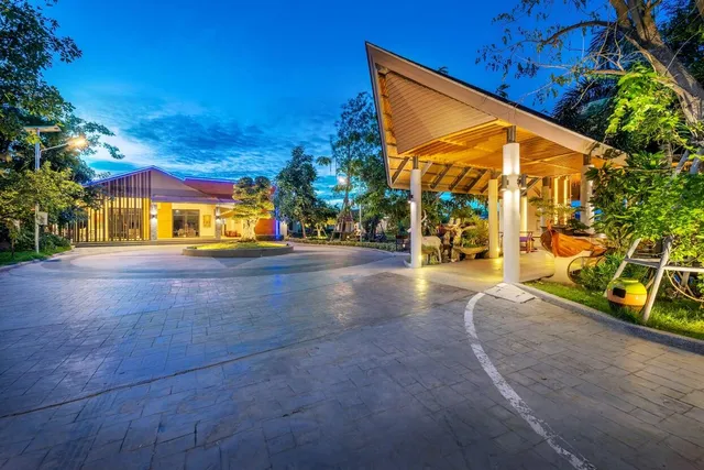 Boat House Boutique Riverside