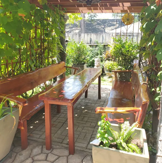 J&J RUSTIC FURNITURE