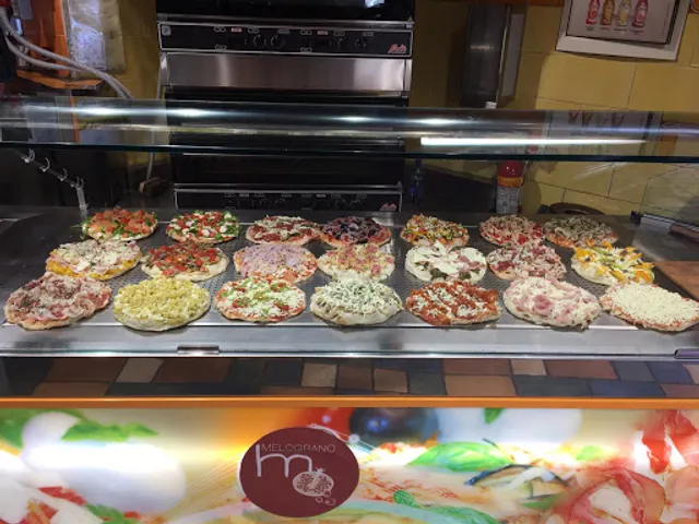 Melograno - Gelato, Pizza e Caffè a Fontana di Trevi