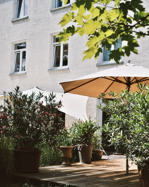 Hostel & Garten Eden