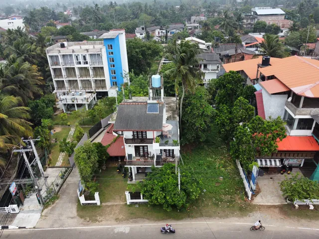 Ceylon Surf - ROOMS AND RESTAURANT