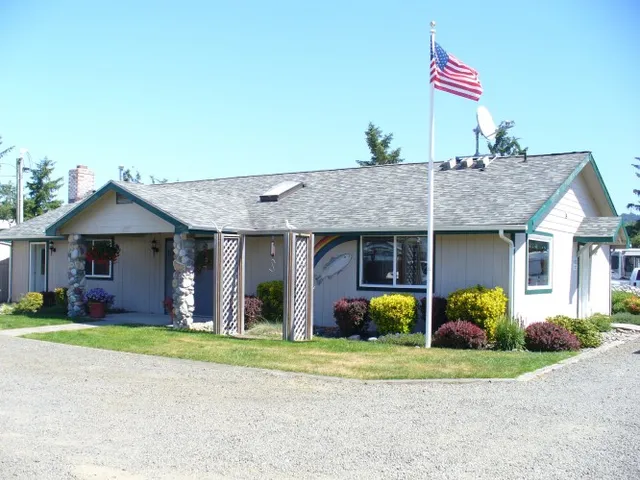 KM Resorts - Columbia Shores RV Resort