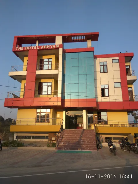 OYO 37749 Hotel Abhyam