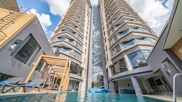 The Curve By The Park