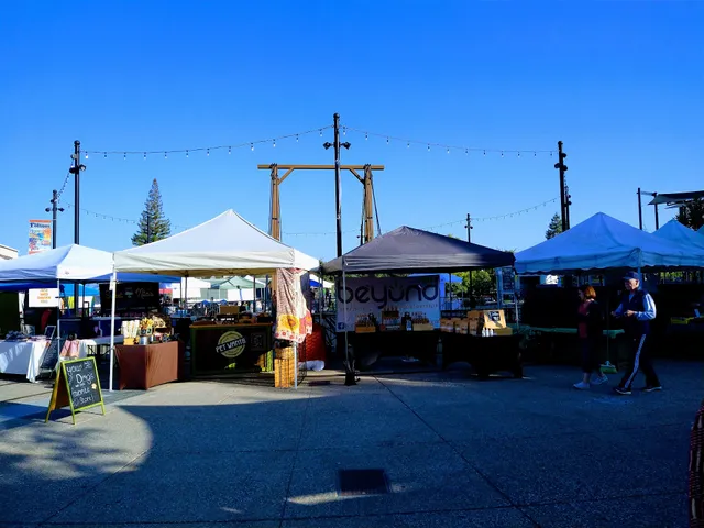 Farmers Market - Folsom Station Plaza