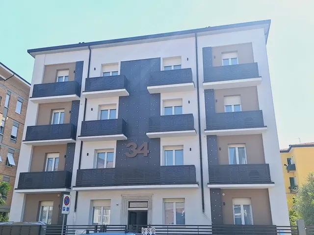 Re Lear Expo Apartments