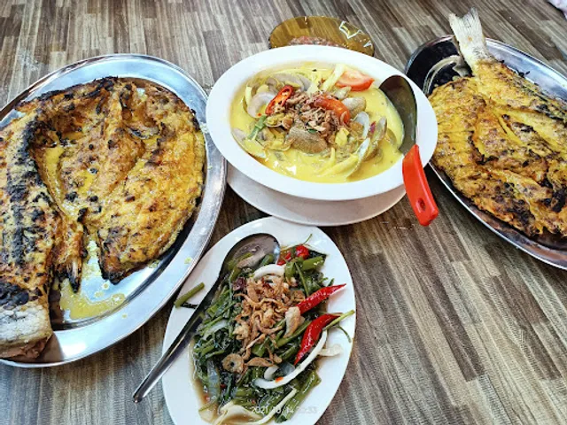 Dhiya Ikan Bakar & Seafood