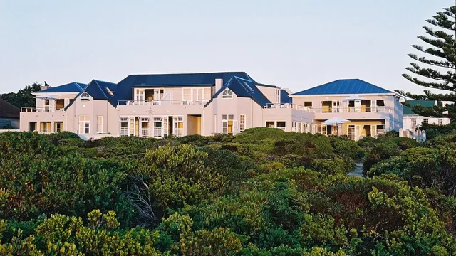 11 westcliff rentals