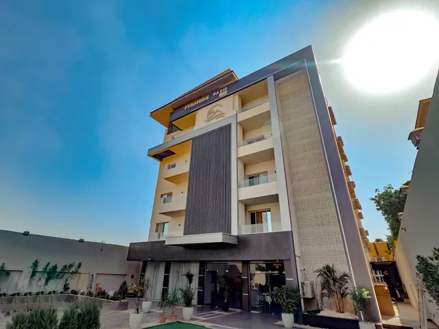 Pyramids Oasis Hotel