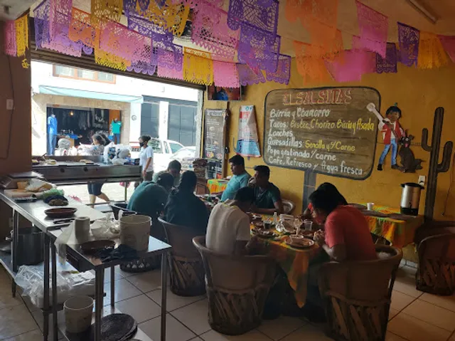 Birria y Chamorros El Salsitas