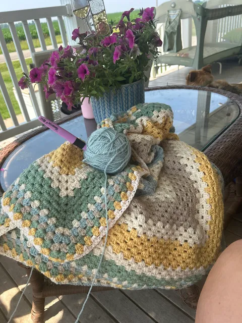 Maureen’s Sit-N-Knit Yarn Shop