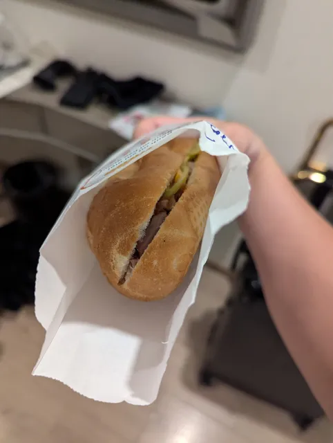 Bánh mì Ín Măm - BM Heo quay & BM Xíu mại