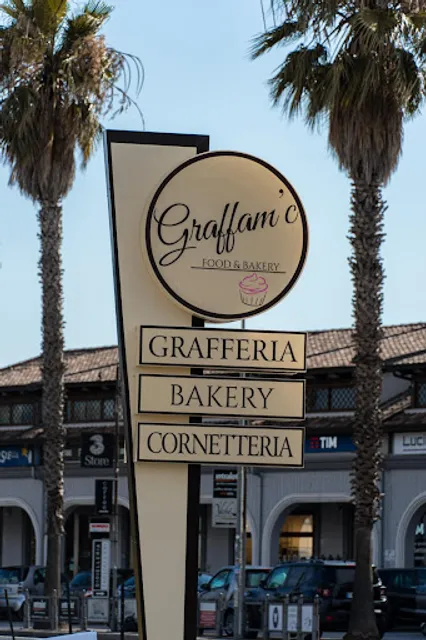 Graffam'c - Food & Bakery, Grafferia, Bar, Aperitivi, Cornetteria fino a tarda notte. Le migliori graffe di Napoli.