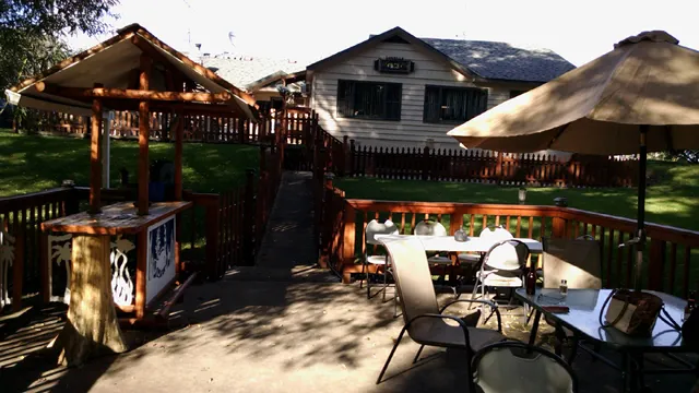 Lovells Riverside Tavern