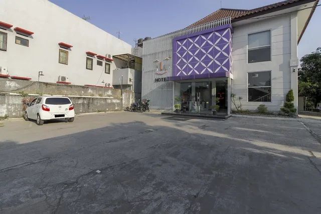 RedDoorz near Goa Sunyaragi