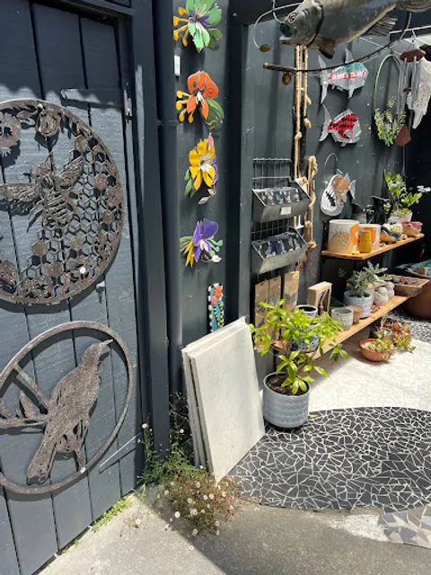 L'Arté Cafe & Gallery, Cafe closes at 3pm weekdays, Gallery open till 4pm