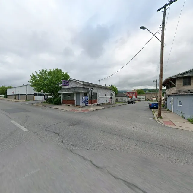 10th St. Cafe Beer & Spirits