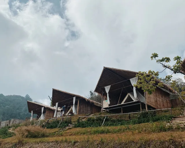 จูเลี๊ยะ แคมป์ ม่อนเงาะ