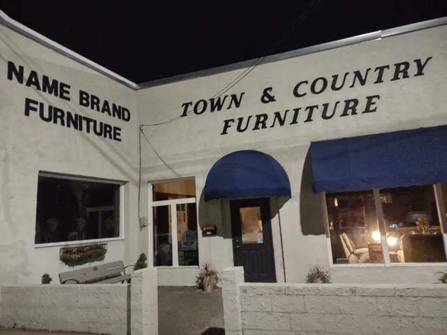 Town & Country Furniture Market