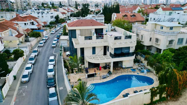 Grace Holon Villa & Pool