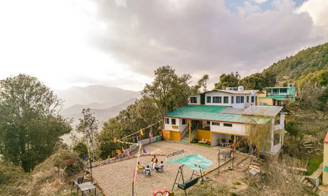 Lushtreebackpacker Hostel and cafe, Mukteshwar
