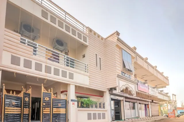 Flagship Hotel The Royal King