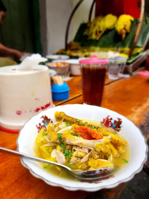 Soto ayam Bu Yadi (cabang gg buntu )