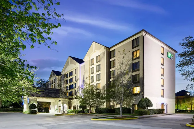 Holiday Inn Express & Suites Alpharetta - Windward Parkway by IHG