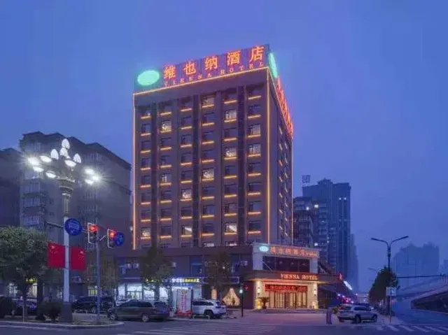 Vienna Hotel (Luoyang Longmen High-Speed Railway Zhandian)