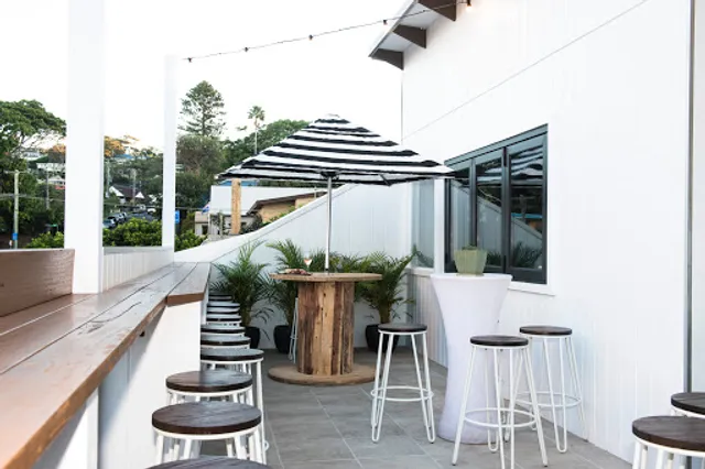 Rhonda's Bar & Restaurant