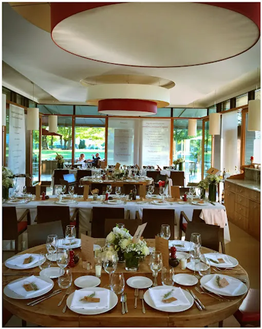 Collonge Café Restaurant