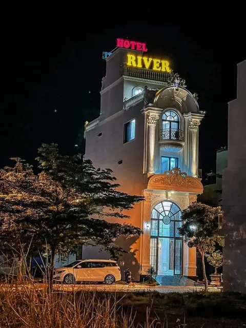 RIVER HOTEL