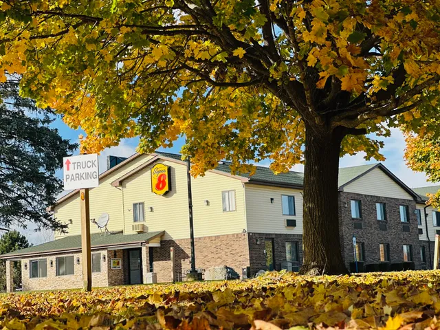 Super 8 by Wyndham Imlay City