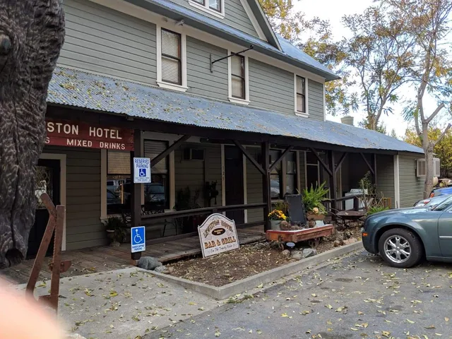 Lewiston Hotel Bar & Grill