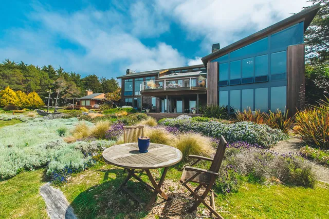 Chateau Frolic by Destinations