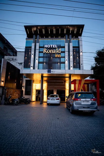 Capital O Ronald Inn