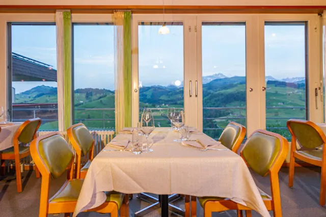 Restaurant & Bar @ Swiss Views - Hemberg
